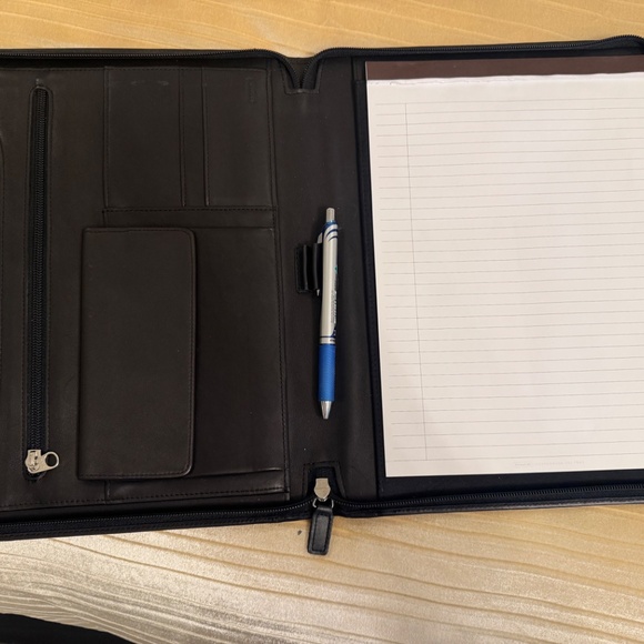 Coach leather portfolio - Picture 4 of 4